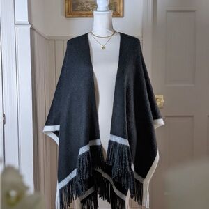 NWT Vince Camuto Fringe Knit Wrap Poncho in Black/Cream